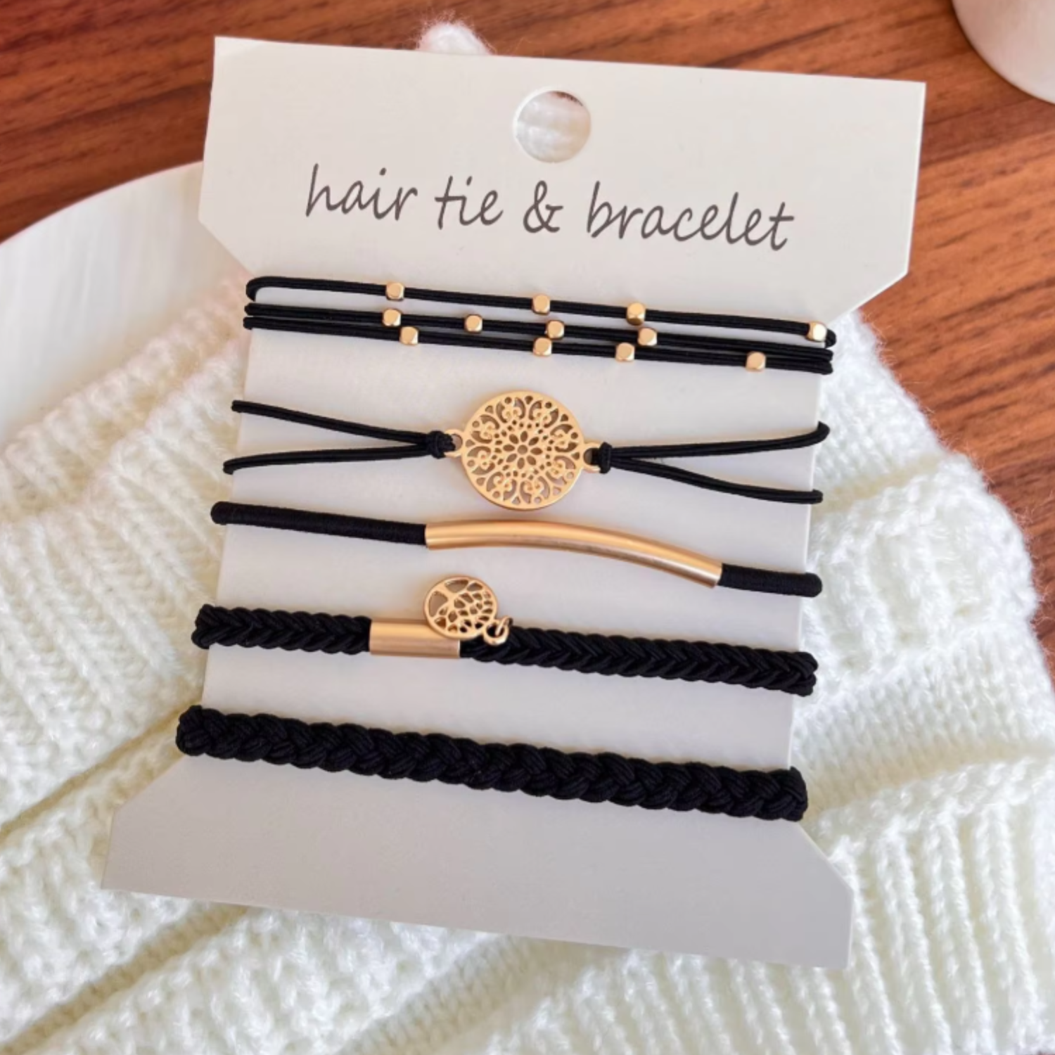 Set de bracelets bohème et élastiques à cheveux couleur beige et or rosé – Accessoires 2-en-1 chic et pratiques, Emano Nouvelle-Calédonie.