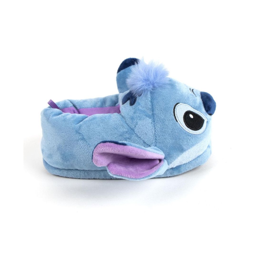 Chaussons Stitch en peluche douce de couleur bleue, à l’effigie du personnage Disney, avec semelles antidérapantes – disponibles chez EMANO en Nouvelle-Calédonie.