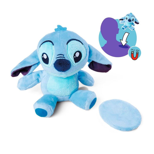 Peluche Stitch magnétique de Disney posée sur une épaule – Shoulder Buddy ultra doux, en vente chez Emano à Nouméa.