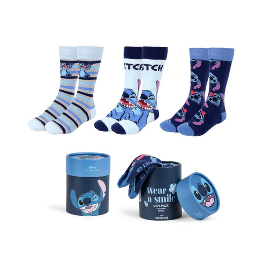 Coffret cadeau contenant 3 paires de chaussettes Stitch Disney pour adultes avec boîte bleue illustrée – en vente chez EMANO, Nouvelle-Calédonie.