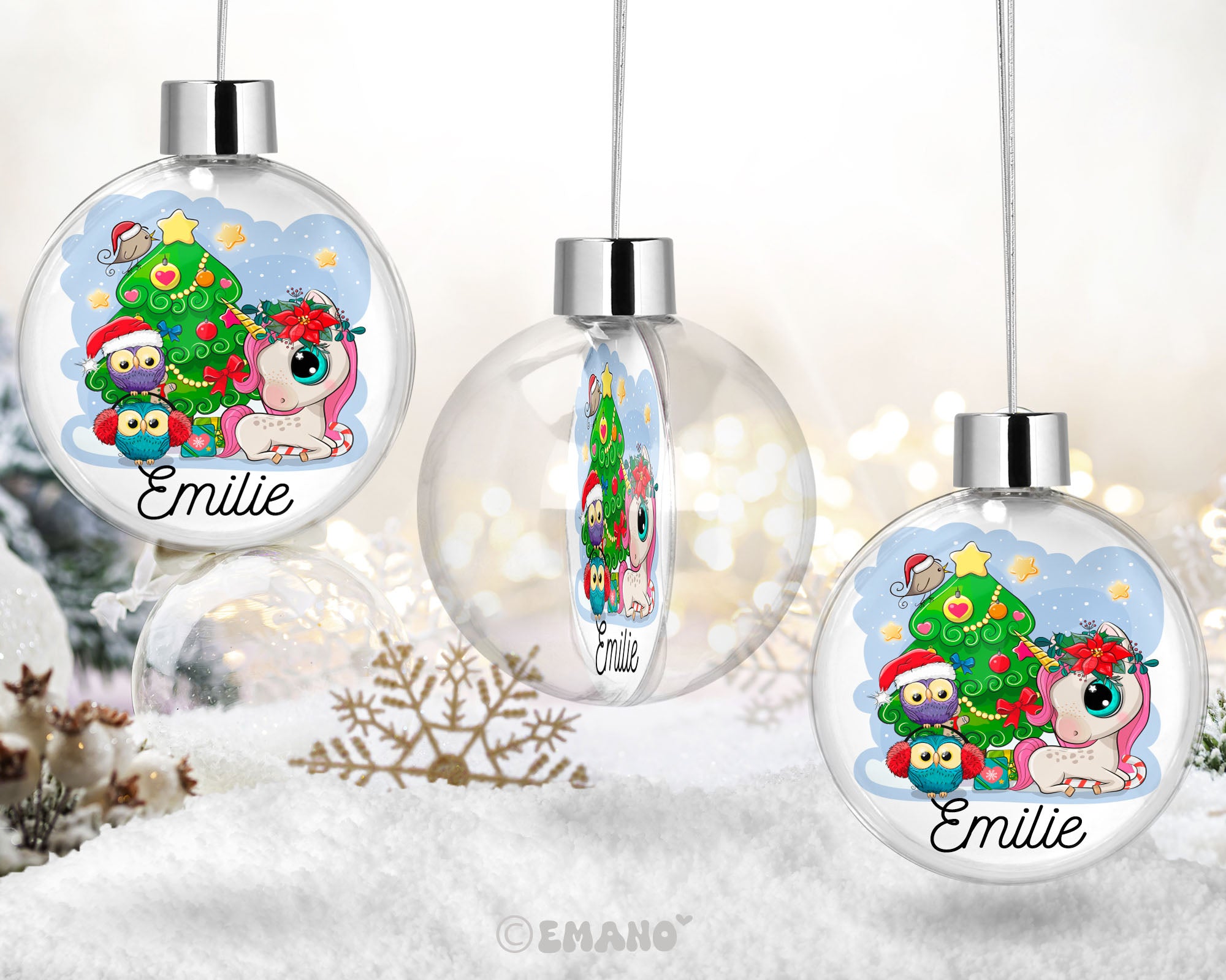 Une décoration de Noël personnalisée avec le prénom de votre choix, ornée de motifs festifs pour illuminer votre sapin et votre maison.