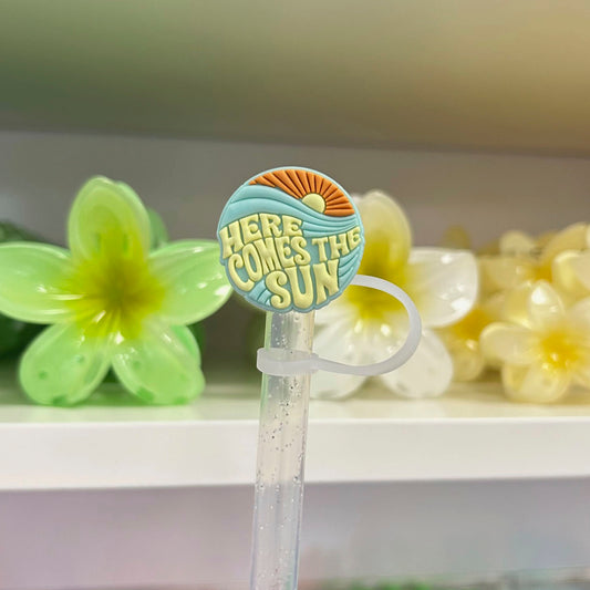 Ajoutez une dose de soleil à vos boissons avec le bouchon Here Comes the Sun d’Emano. Pratique, fun et réutilisable, parfait pour un été stylé en Nouvelle-Calédonie.