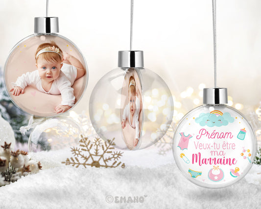  Imaginez l'émerveillement et la joie lorsque vous demanderez à une personne spéciale de devenir la marraine ou le parrain de votre précieux enfant. Notre boule de Noël personnalisée pour une demande de marraine est un moyen unique et émouvant de faire cette demande inoubliable.